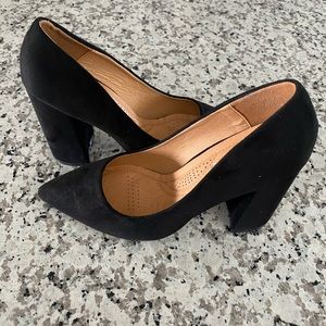 WEEBOO SHOES HEELS.